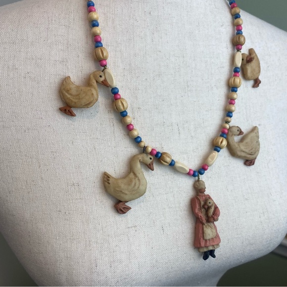 Vintage GrandmaCore Goose 🪿 Beaded Necklace - Picture 3 of 5